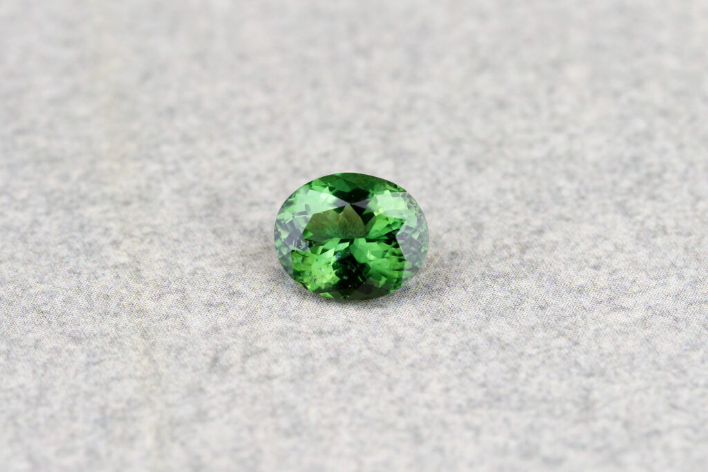 Tourmaline verte chromifère