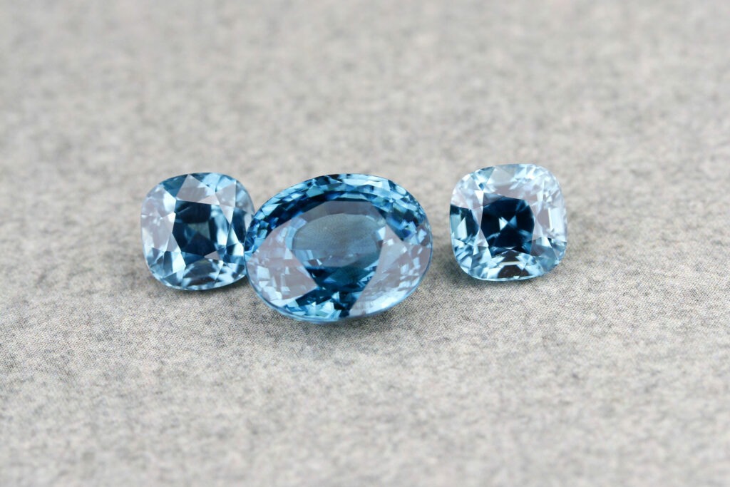 le zircon bleu cambolite