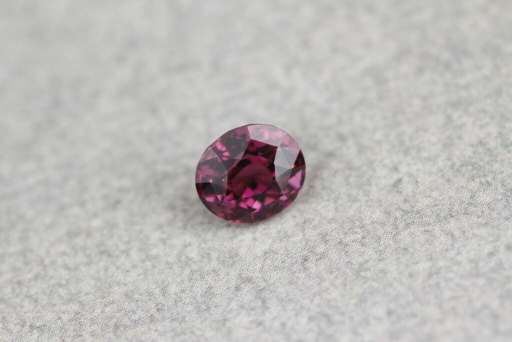 pierre fine grenat rhodolite