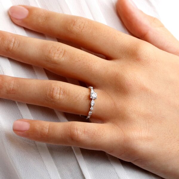 Bague fiançailles solitaire diamant Flore