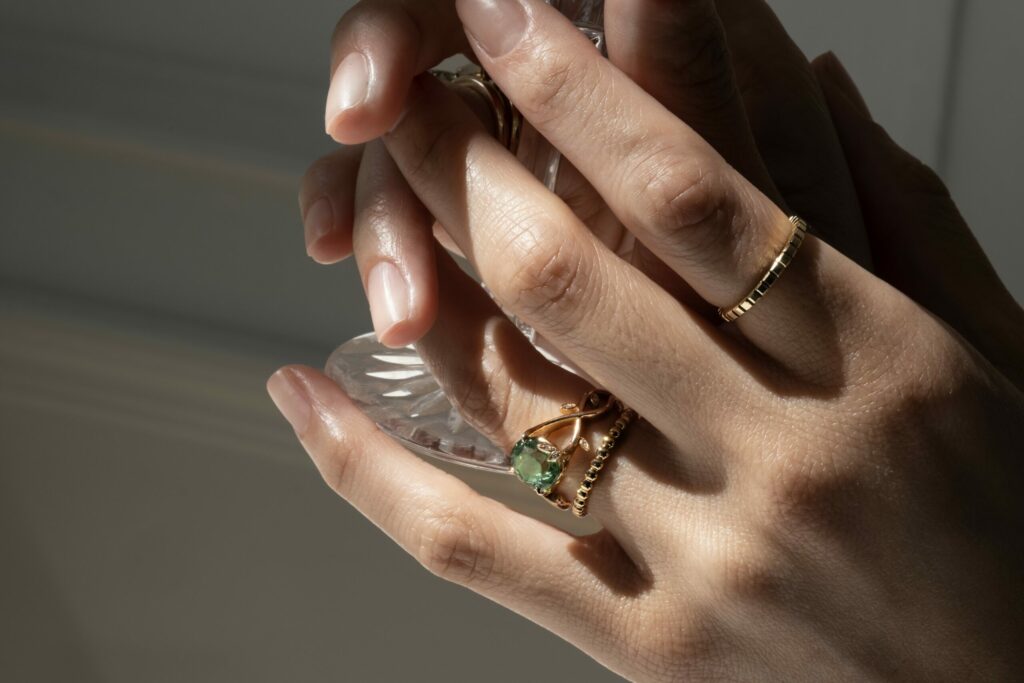 bague or rose tout or et tourmaline verte