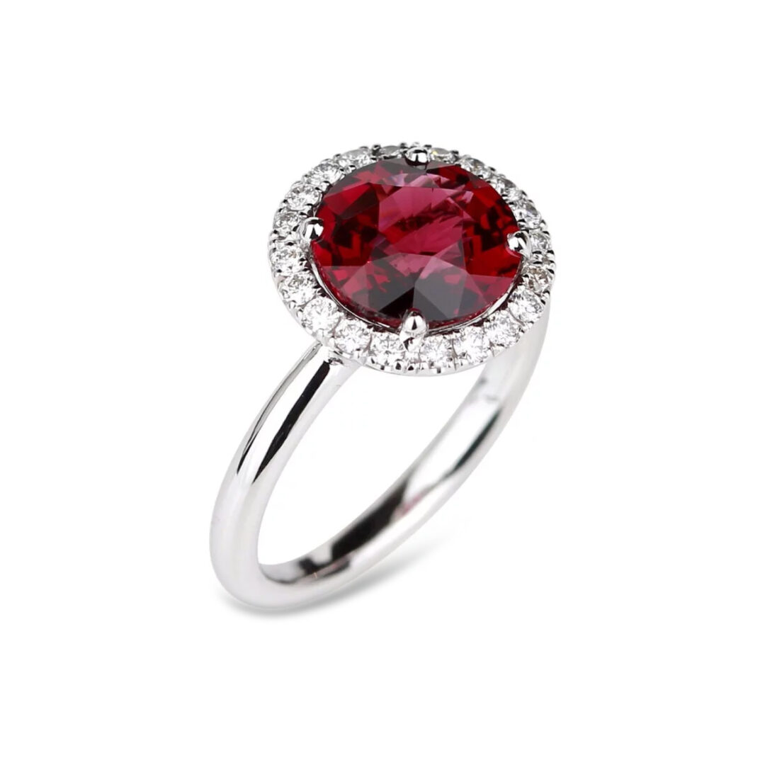 Bague grenat entourage diamants anneau rond en or blanc collection Antoinette Compagnie des Gemmes Paris