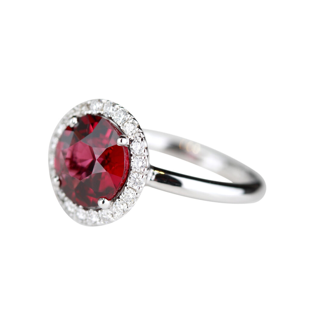 Bague grenat rond entourage diamants or blanc collection Antoinette Compagnie des Gemmes Paris