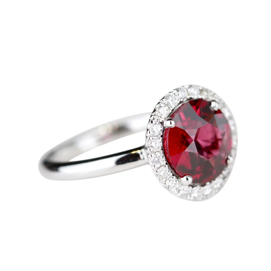 Bague grenat rond entourage diamants or blanc collection Antoinette Compagnie des Gemmes Paris
