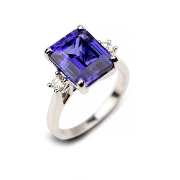 Harcourt tanzanite taille émeraude