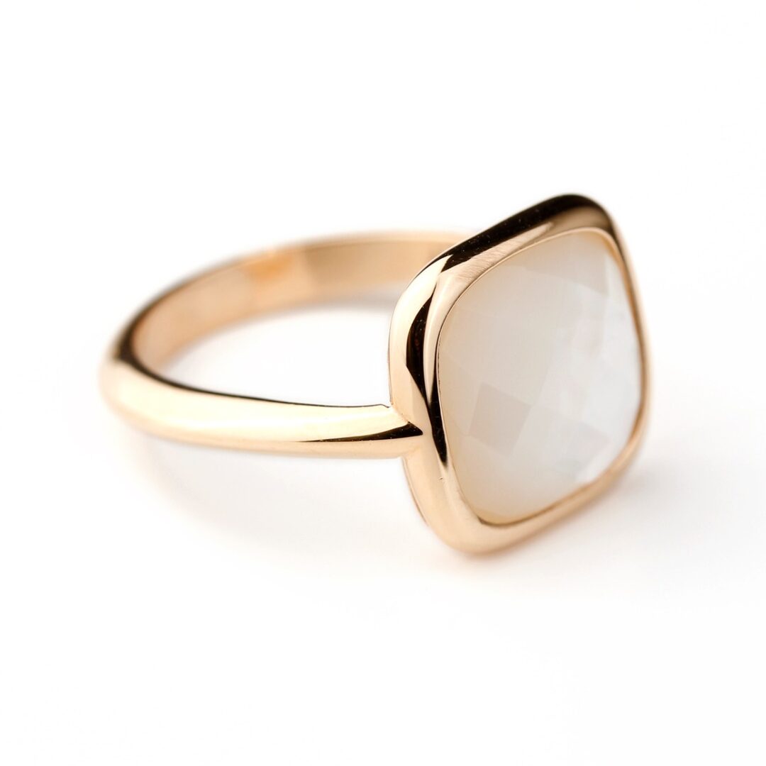 Bague nacre blanche et or rose Compagnie des Gemmes