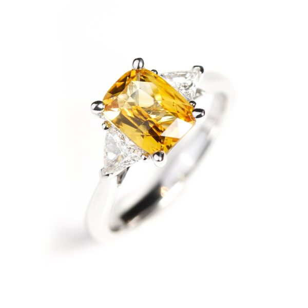 Bague fiançailles saphir jaune et diamants trillion