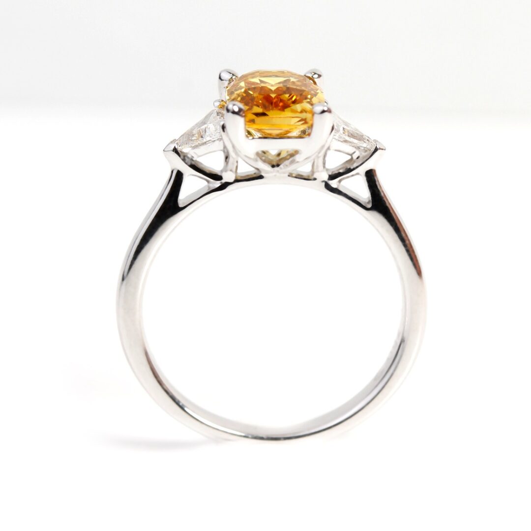 Bague fiançailles saphir jaune et diamants trillion
