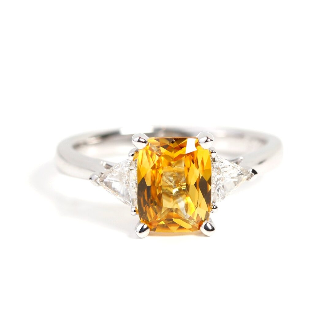 Bague fiançailles saphir jaune et diamants trillion