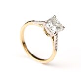 Bague fiançailles solitaire diamant coussin