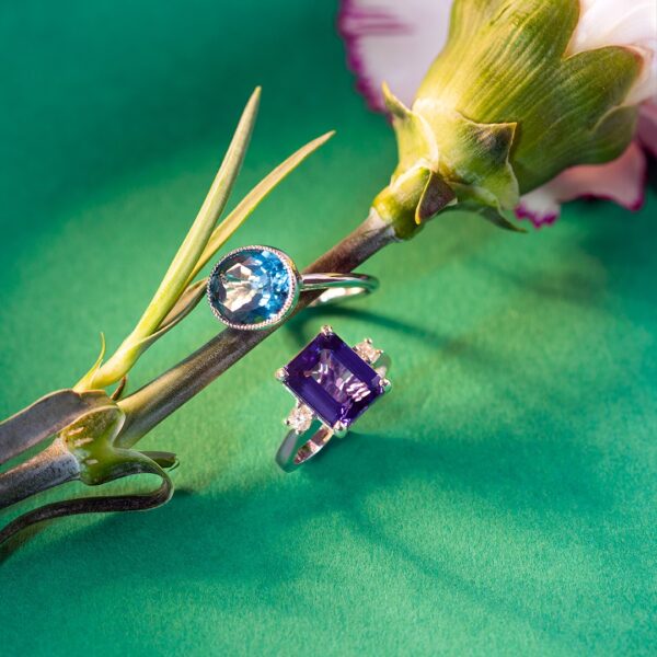 Bagues or blanc topaze bleue et tanzanite diamants