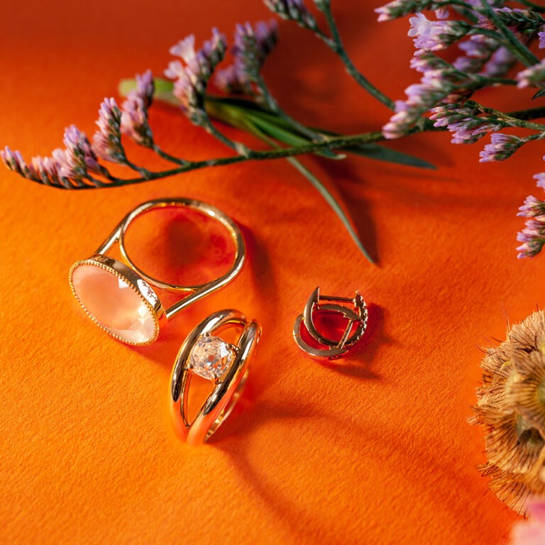 Solitaire diamant, bague quartz rose et boucles d'oreilles mini créoles diamants