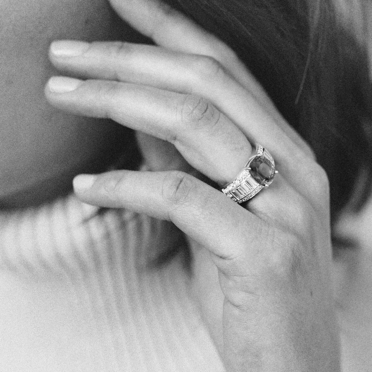 Bague saphir bleu diamants