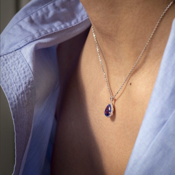 Pendentif tanzanite poire entourage diamants Compagnie des Gemmes