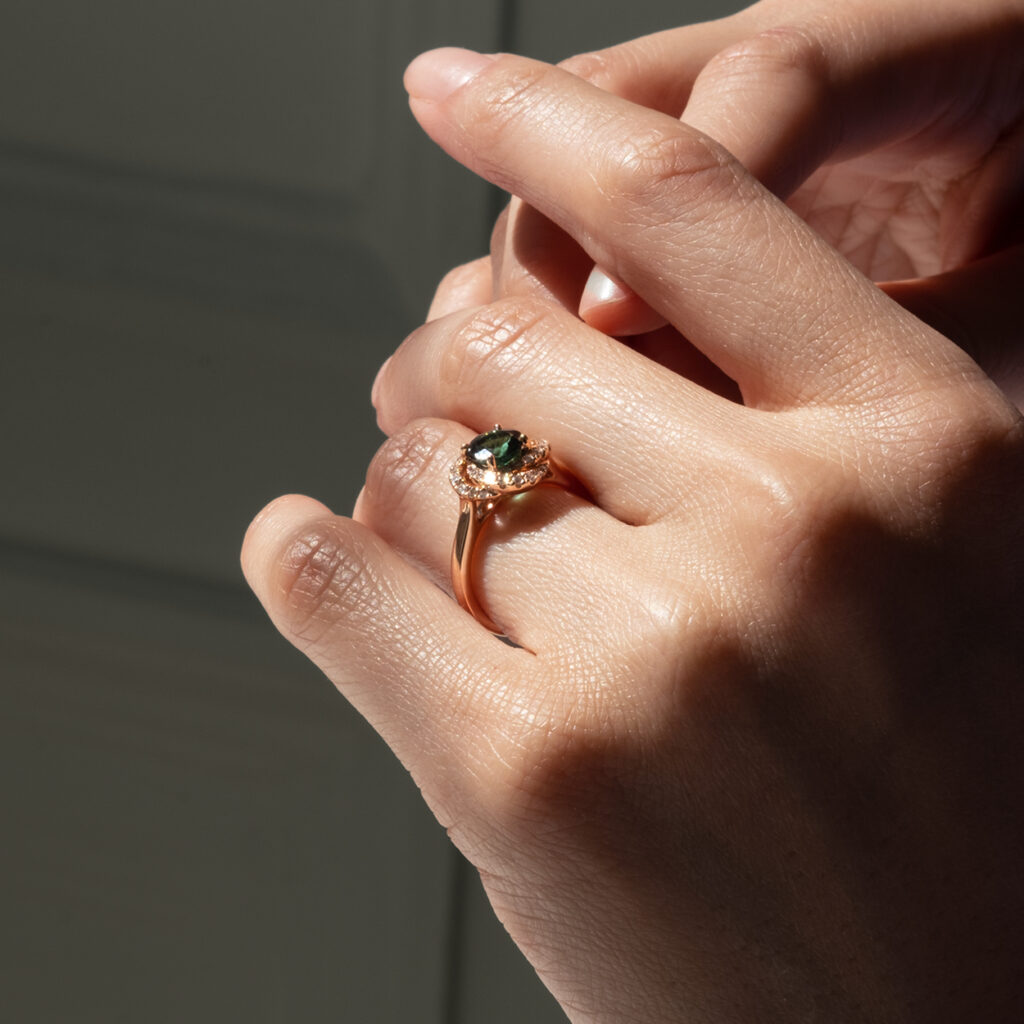 Bague saphir vert diamants Or rose