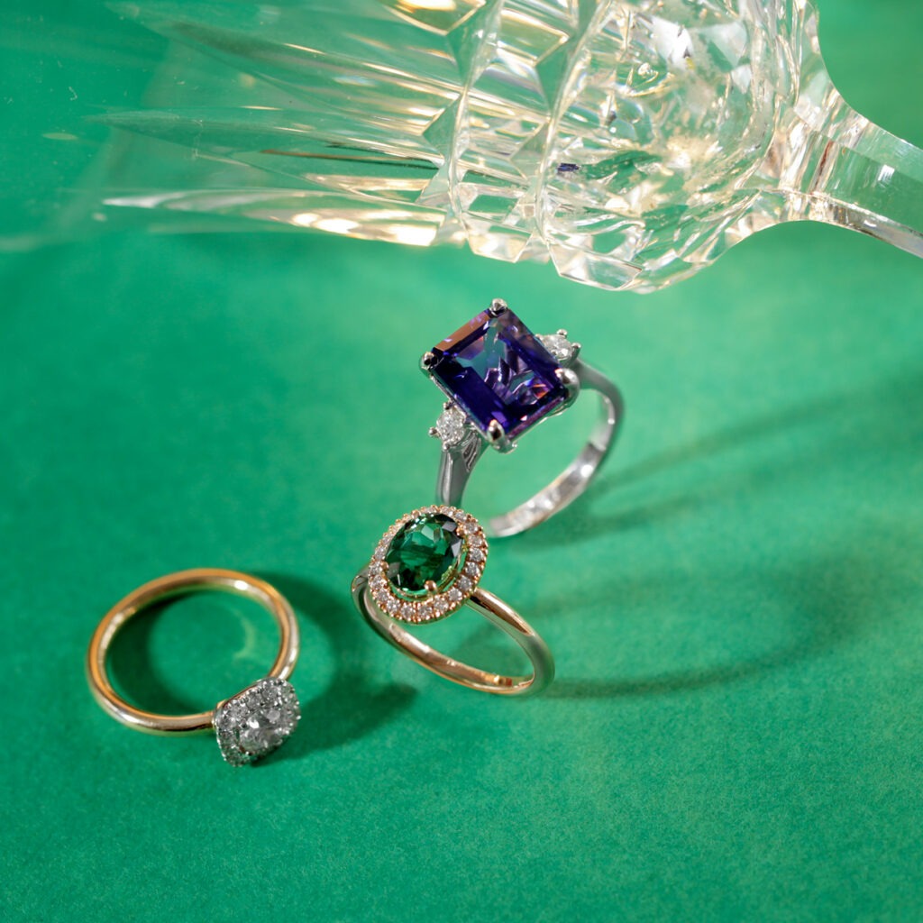 Bague solitaire diamant, bague tourmaline verte et bague tanzanite et diamants, bague de fiançailles Compagnie des Gemmes