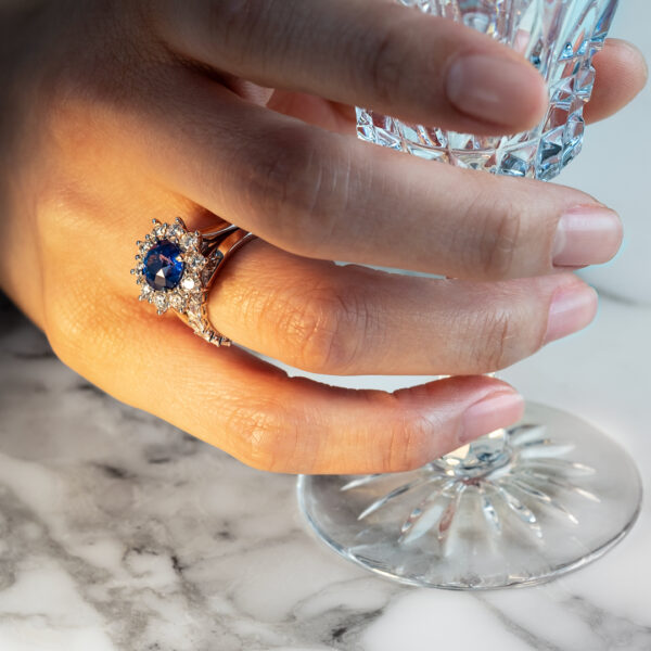Pompadour bague saphir entourage diamants Princesse de Galles
