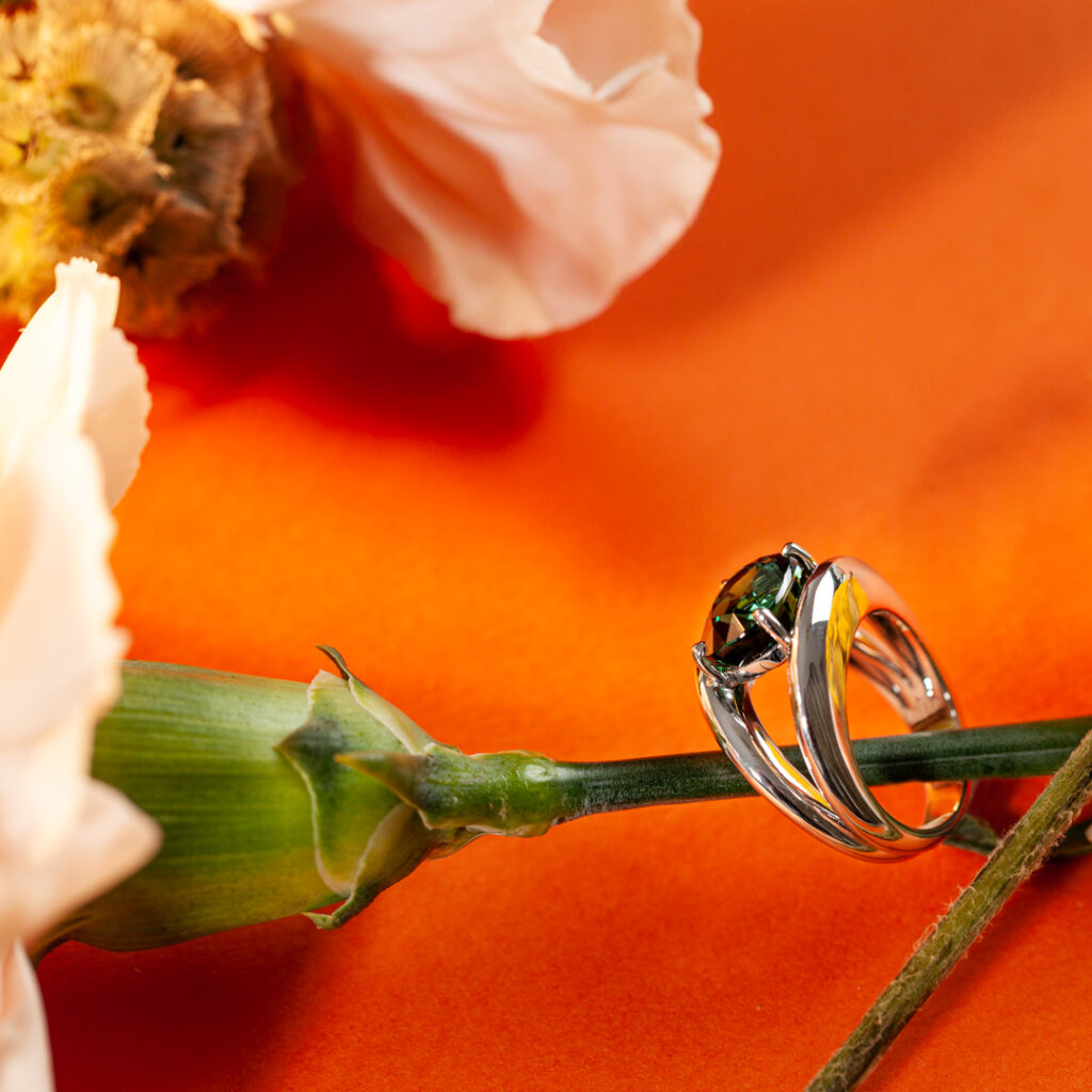 Bague tourmaline verte or blanc Compagnie des Gemmes Joaillier à Paris