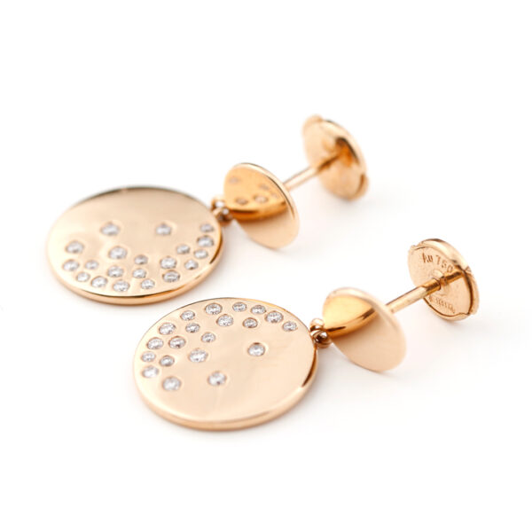 Boucles d'oreilles parsemés de diamants en or rose Compagnie des gemmes Joaillier à Paris