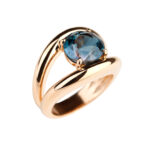 Bague Solitaire Or Rose 18k Avec Spinelle Bleu Synthétique 1,20 Carats - Années 1970