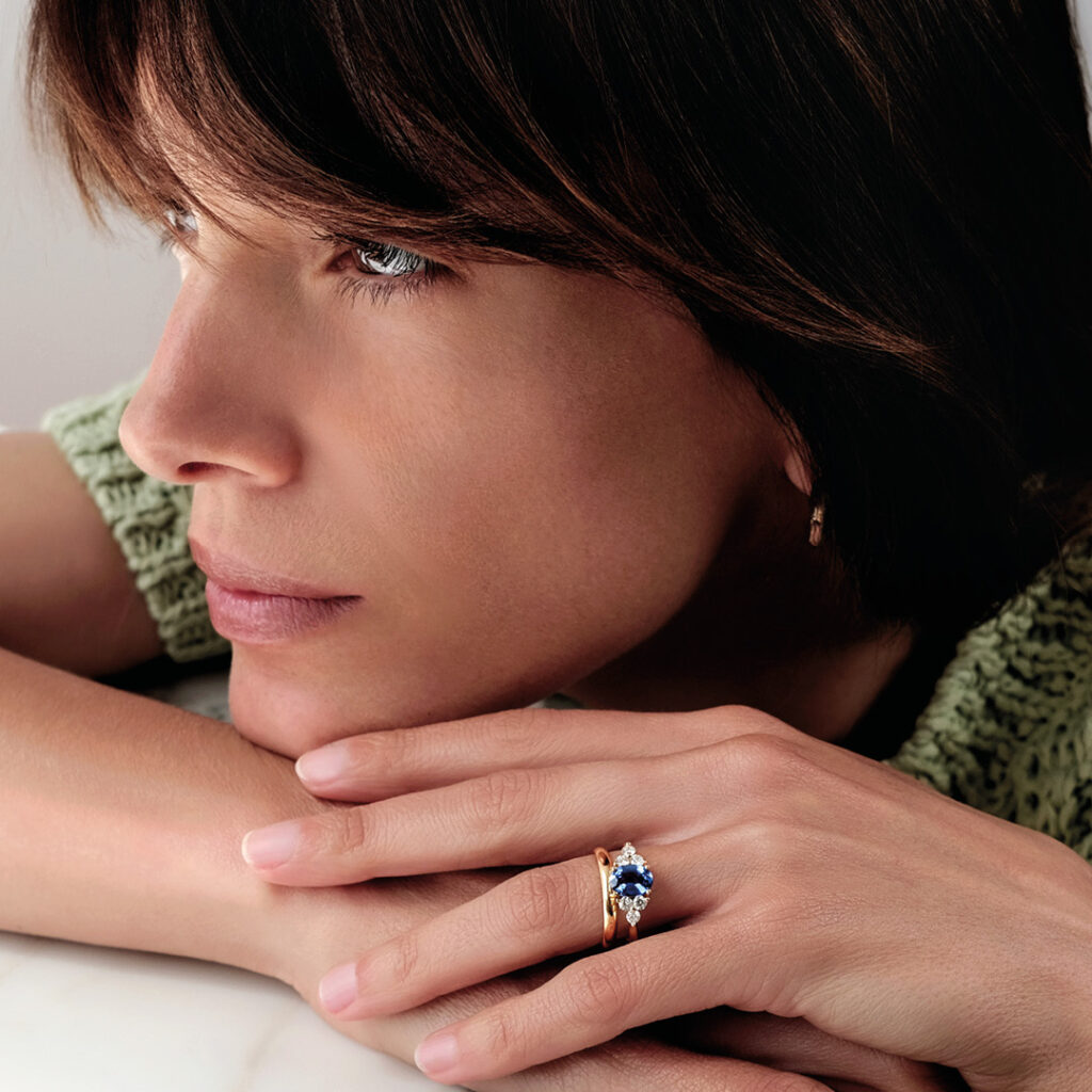 Bague de fiançailles saphir et diamants Compagnie des Gemmes joaillier à Paris