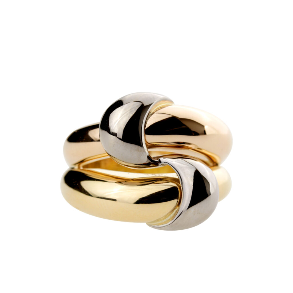 Bague Bocca en trois ors entrelacés (or jaune, or rose et or blanc) avec un design élégant et raffiné.