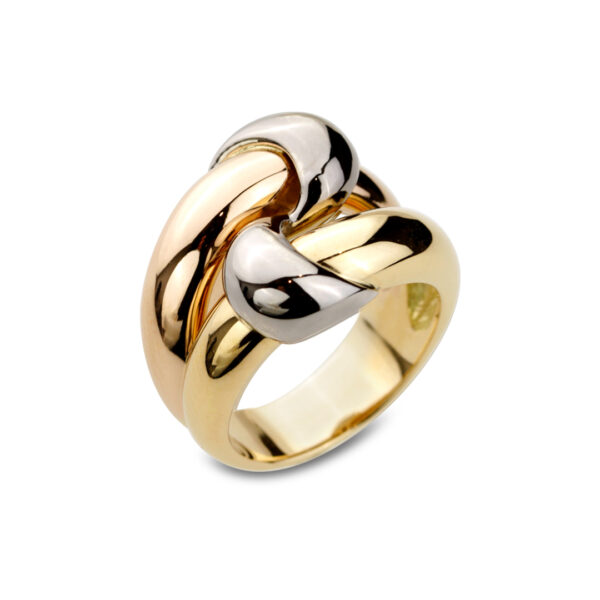 Bague Bocca en trois ors entrelacés (or jaune, or rose et or blanc) avec un design élégant et raffiné.