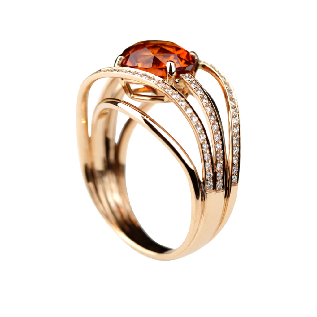 Bague Jardin Anglais en or rose 18K sertie d’un grenat spessartite orange – Compagnie des Gemmes