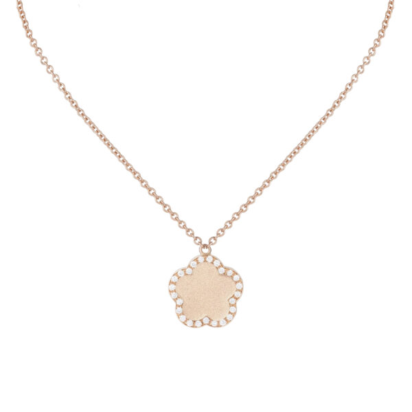 Pendentif Fiore di Mamma S en or rose 18 K finition satinée, orné d’un entourage de diamants, création Cesare Pompanon