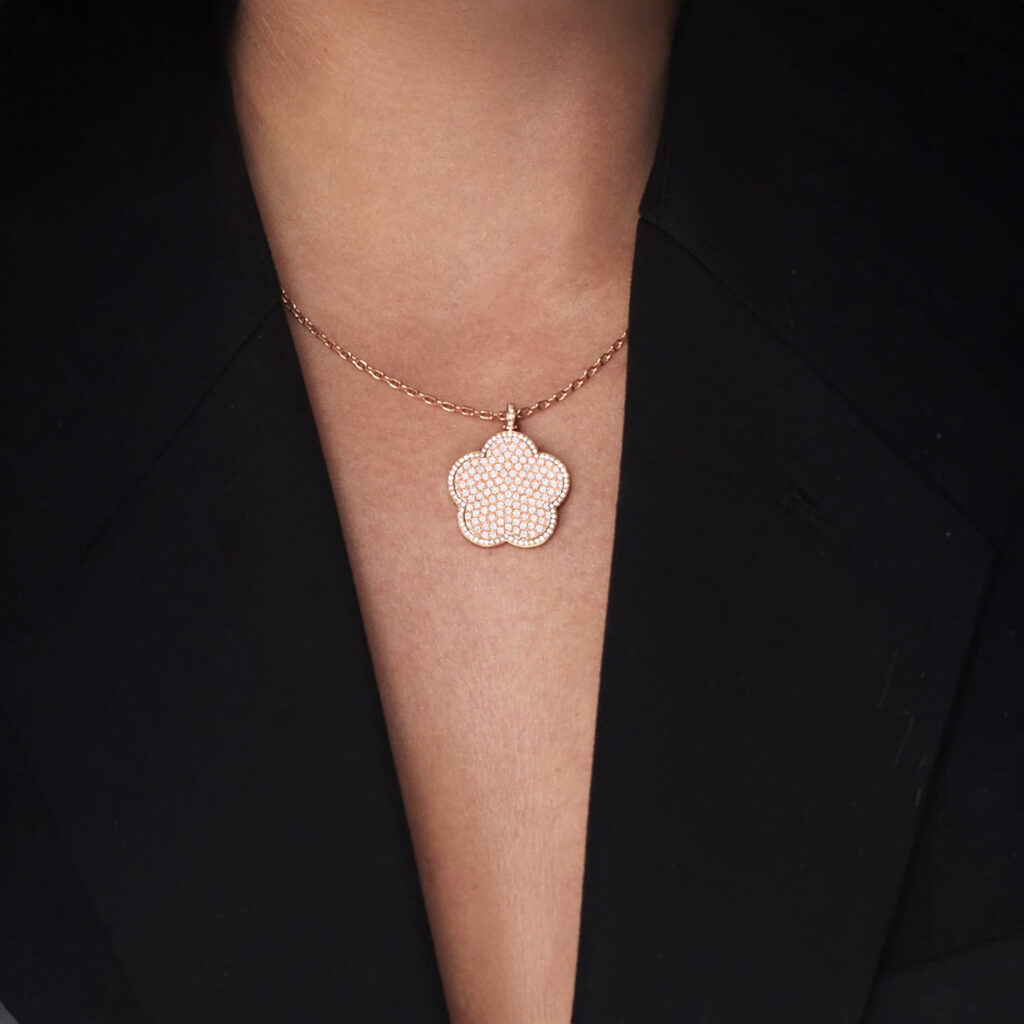 Pendentif Fiore di Mamma XL en or rose 18 K, entièrement pavé de diamants blancs naturels, création Cesare Pompanon