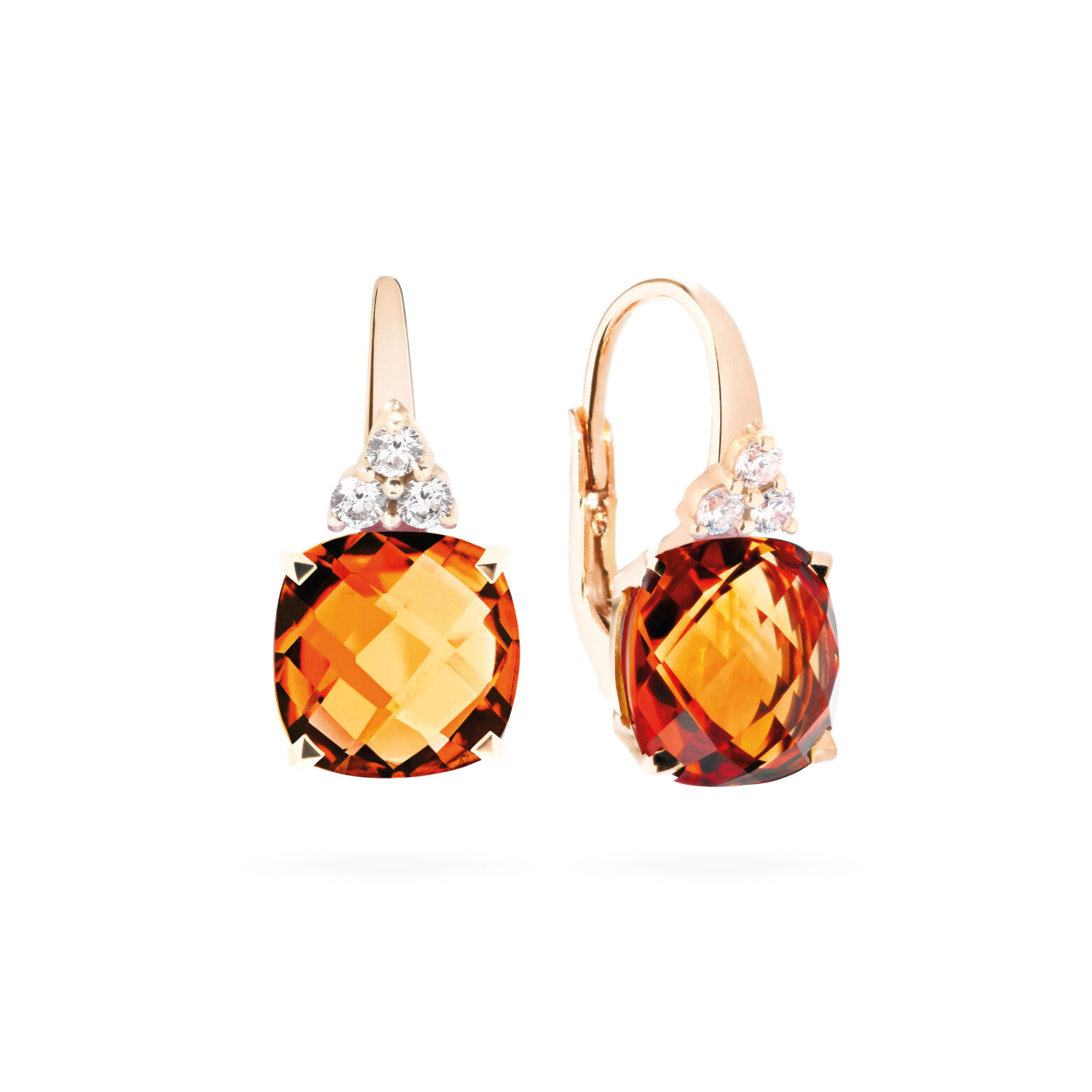 Boucles d’oreilles dormeuses Poppy serties de citrines madere taille coussin et de trois diamants sur or