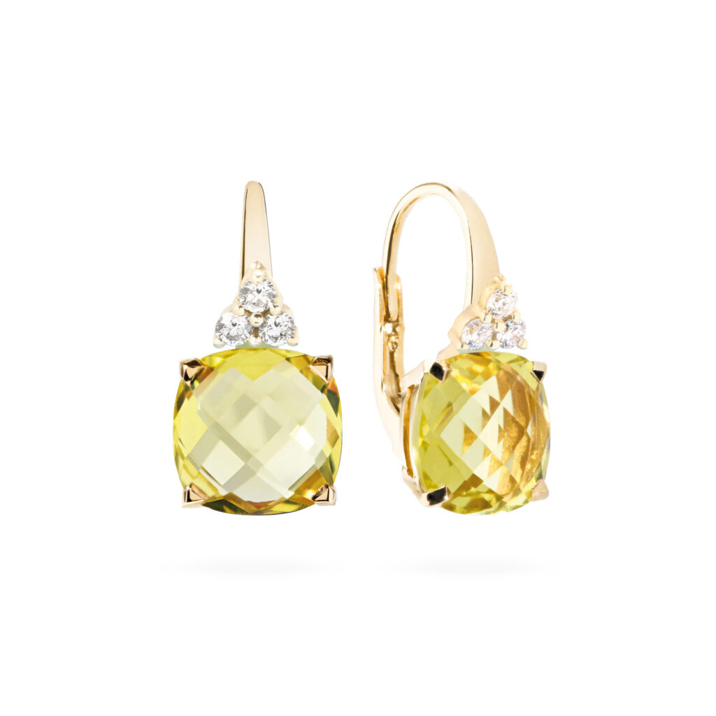 Boucles d’oreilles dormeuses Poppy serties de quartz lemon taille coussin et de trois diamants sur or jaune
