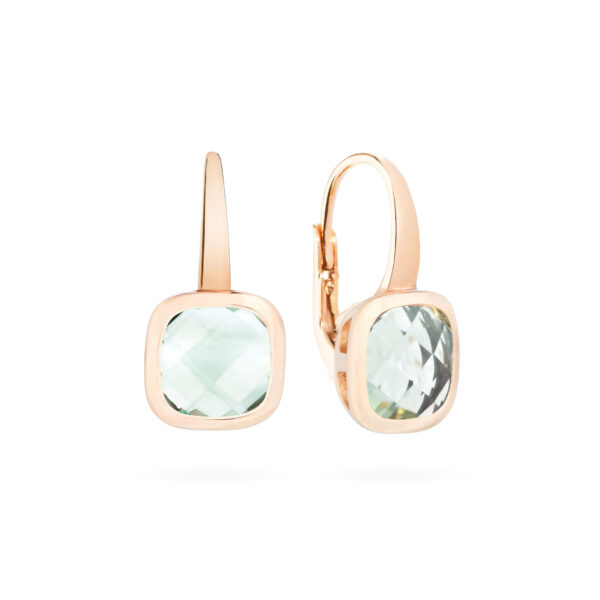 Boucles d’oreilles dormeuses en or serti clos avec pierre taille coussin – bijou élégant et intemporel.