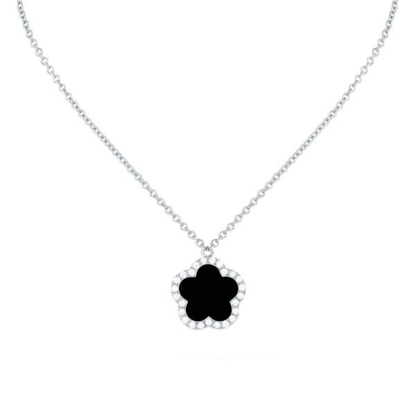 Pendentif Fiore di Mamma S en or blanc 18 K forme fleur orné d’une onyx et d’un entourage de diamants