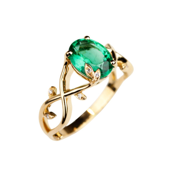 Bague en or jaune sertie d’une émeraude ovale et de diamants, motif végétal délicat